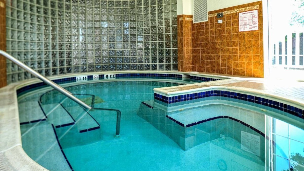 Mishawaka Hotel | Adventure Awaits! 3 Serene Studios Near Warren Golf Course, Kitchenette