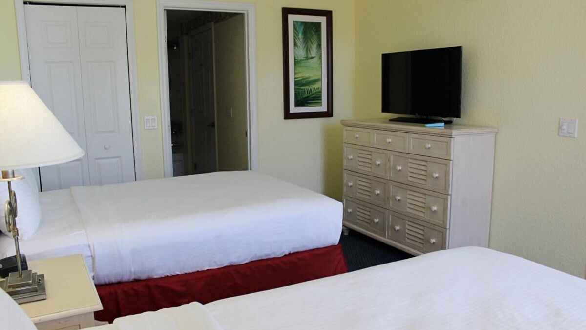 Bostroms Resort | Adventure Awaits! 4 Spacious Units, Kitchen, Beach, Pool, Shop at Volusia Mall