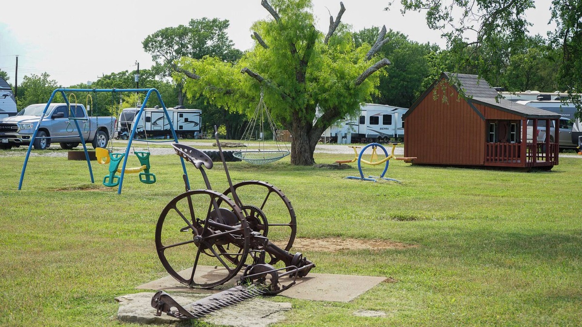 Jacksboro Apartment | Adventure Awaits Safari Hut