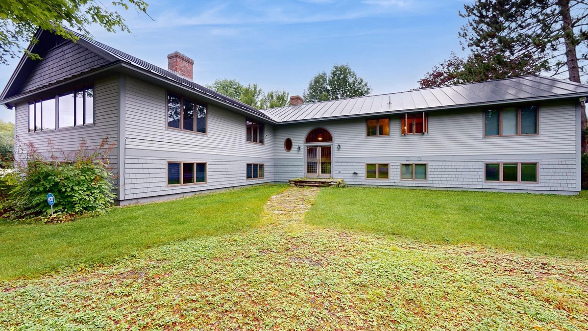 Woodstock House | Adventure-filled getaway, ponds, trails, dog-friendly, w/d, BBQ, views & more