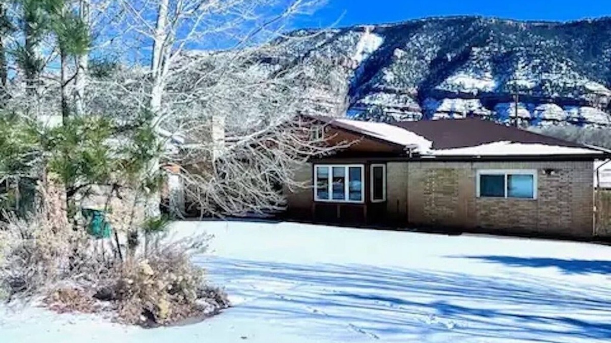 Durango House | Adventure HQ! Families /Groups seeking escape and privacy in a prime location.