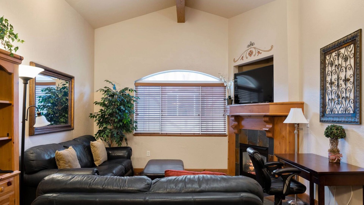 Midway Villa | Adventure Hub~Backcountry Ski|Snowmobile|Scuba Diving Villa 3049-2