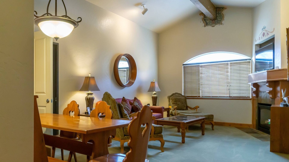 Zermatt Villa | Adventure Hub~Backcountry Ski|Snowmobile|Scuba Diving Villa 3035-1
