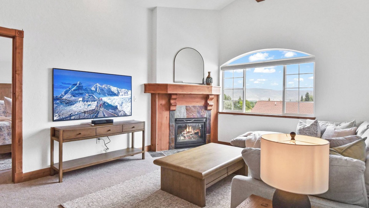 Midway Villa | Adventure Hub~Nordic Ski, Snowmobile & Snow Shoeing Villa 3073-1