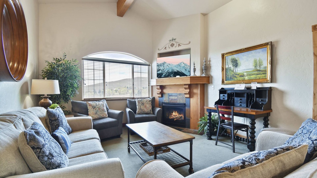 Midway Villa | Adventure Hub~Nordic Ski, Snowmobile & Snow Shoeing Villa 3059-2