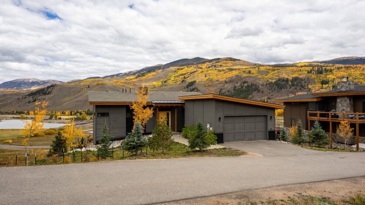 Silverthorne House | Adventure Lakehouse - Private Hot Tub, Mountain and Lake Views