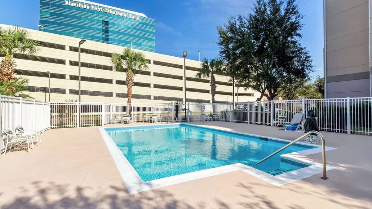Chinatown Hotel | Adventure-Ready Stay with Pool, Free Breakfast and Near Meyerland Park | 3 Units