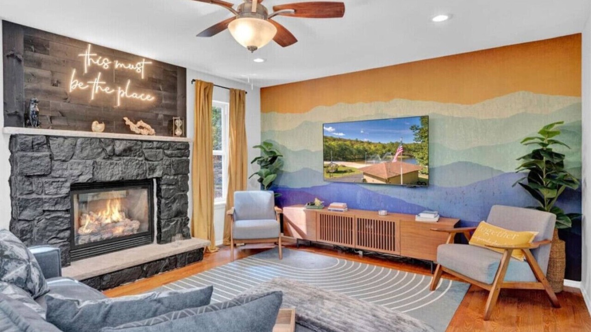East Stroudsburg House | Adventureland Resort: Movie Theater, Arcade, Poker Room, Jacuzzi, Roku & More