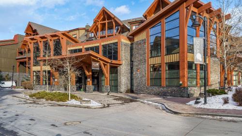 Canmore Apartment | Adventurer's Escape~ Mountain Luxury Resort