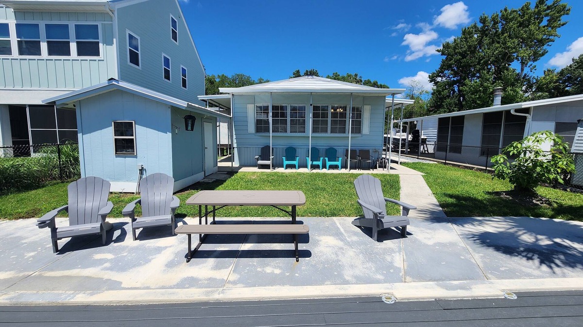 Crystal River House | Adventurous Fish Tales- Deep water canal!