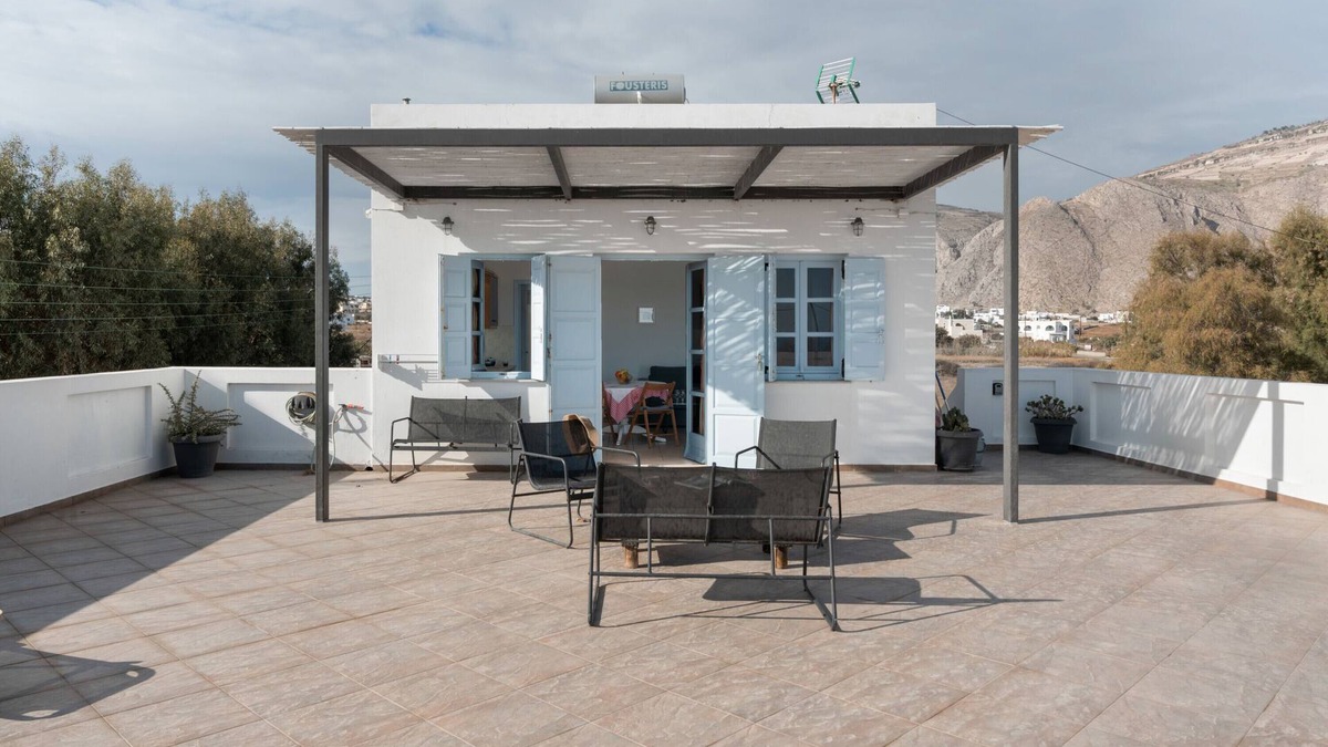 Perivolos Apartment | Aegean Blue Santorini Perivolos near the Beach with Sea View & Wi-Fi