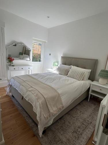 Cranleigh Bed & Breakfast | Aeolian House