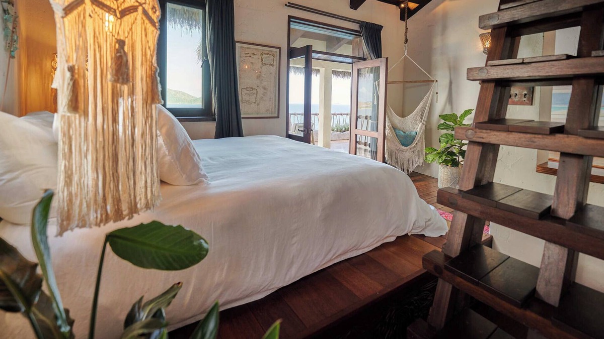 East End Apartment | Aerial Faith House