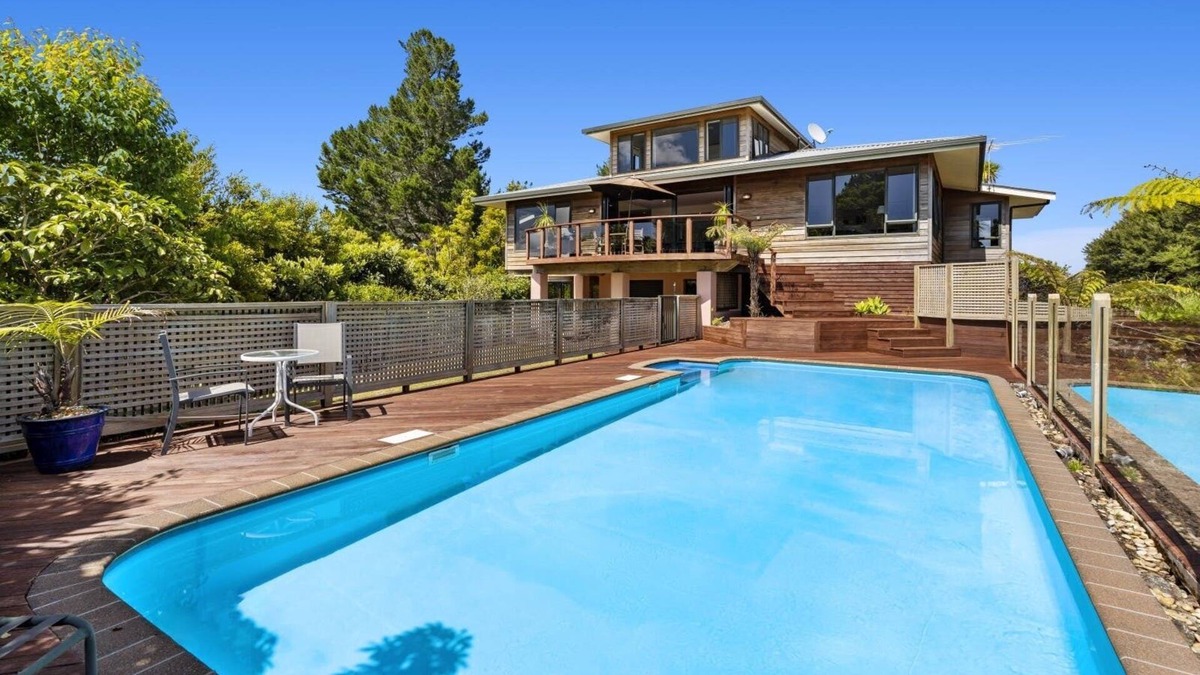 Te Wahapu House | Aerie - 360 degree views over Russell and the surrounding area