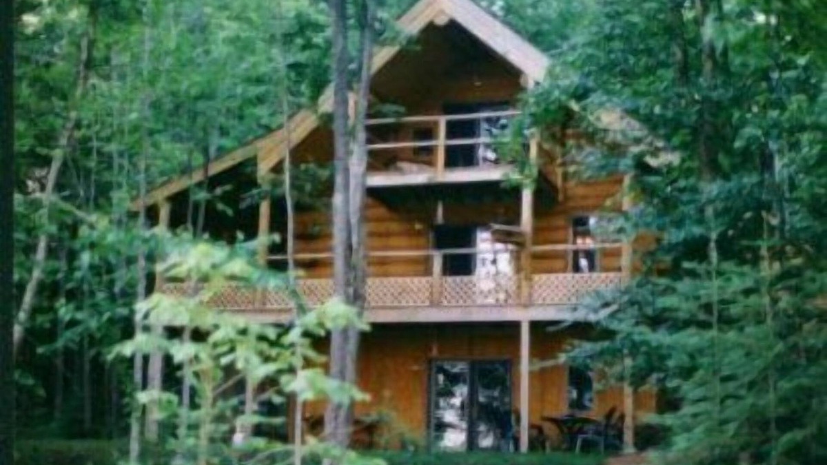 Butternut Cabin | 'AERIE' Eagles Nest Lodge, Five bedroom, Two kitchen, Full Log home