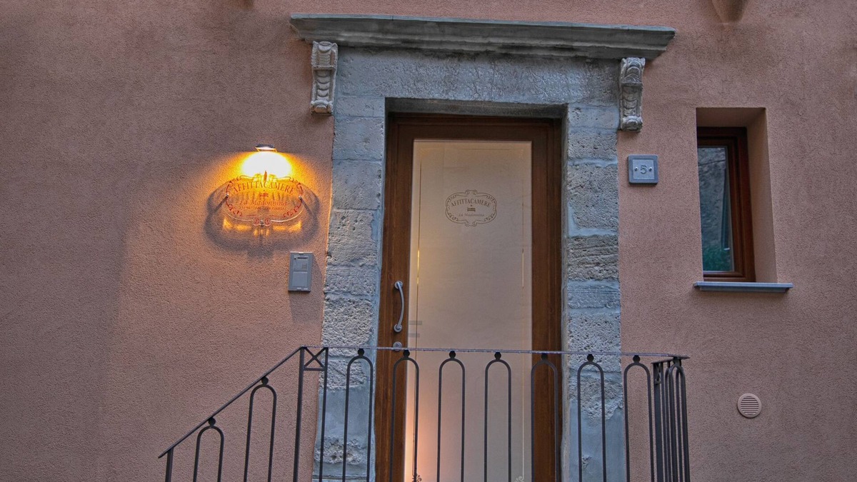 Nicosia House | Affittacamere La Madonnina
