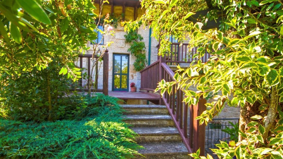 Cerdedo Villa | Affluent Mansion in Cerdedo with Private Swimming Pool