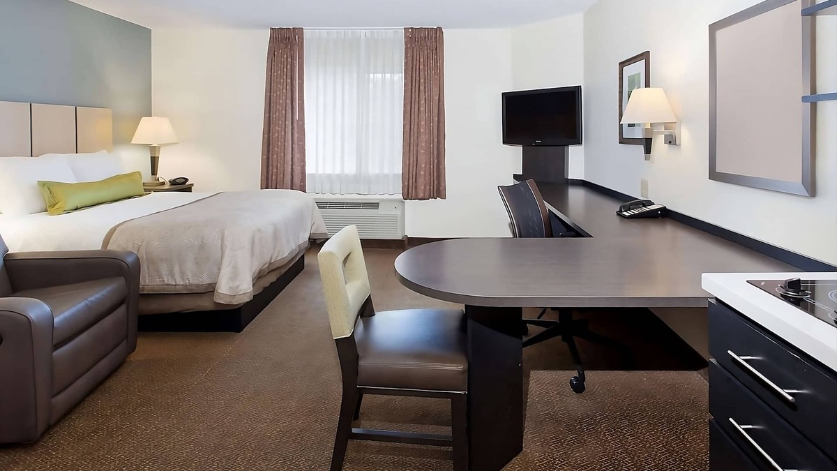 Mount Laurel Hotel | Affordability Meets Comfort! Minutes to Museum of the American Revolution