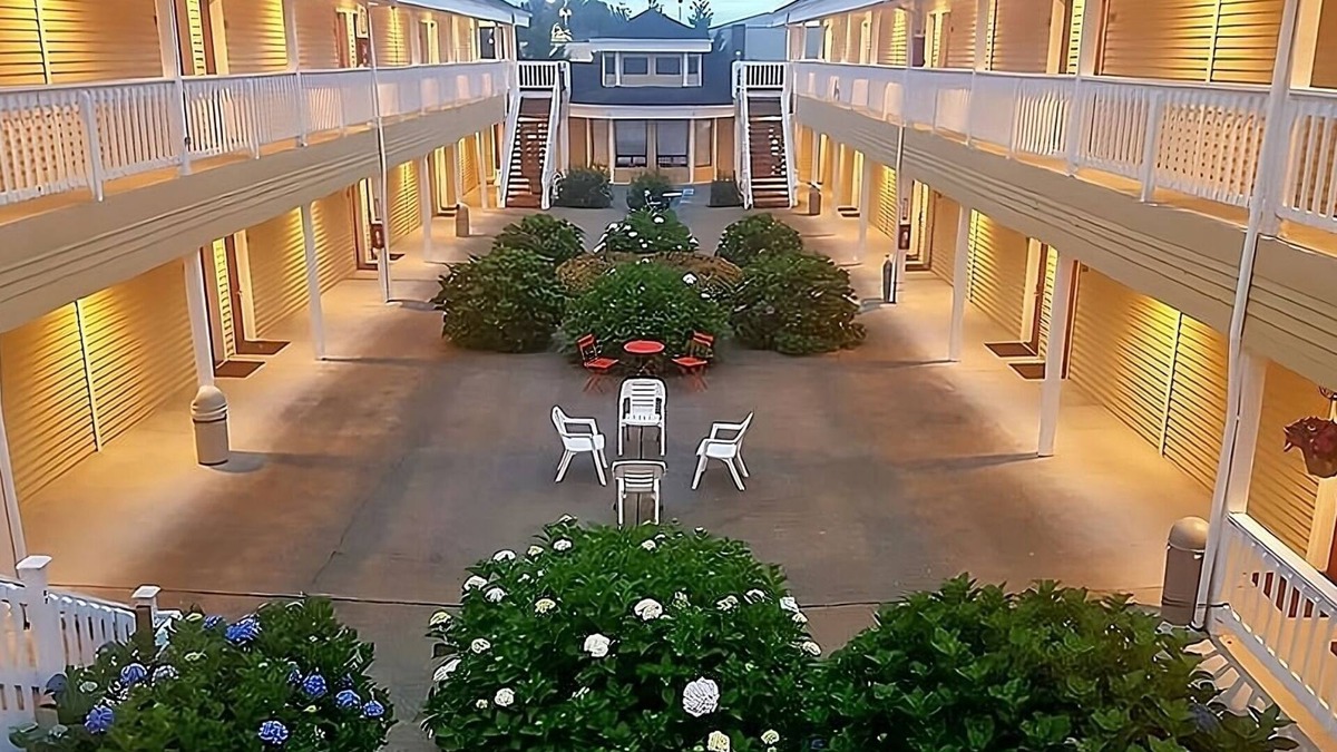 Enumclaw House | Affordability Meets Comfort in GuestHouse Enumclaw! 3 Great Units, Free Parking