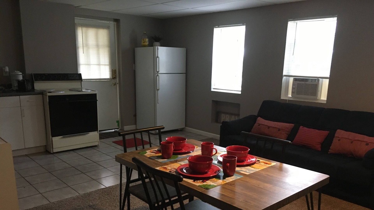 Hutchinson Apartment | AFFORDABLE 1Bd/1Ba Apt C