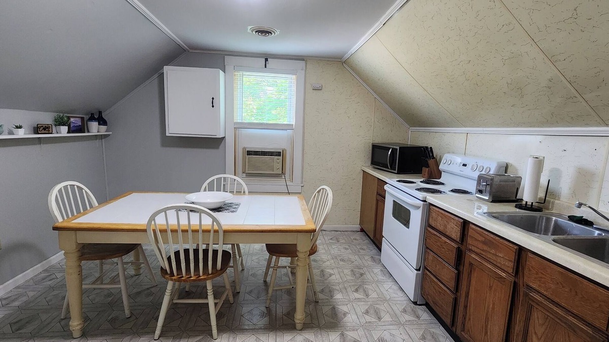 Huntley Apartment | Affordable 2 Bed Appartment close to the Square: Comfort in the Heart of Huntley