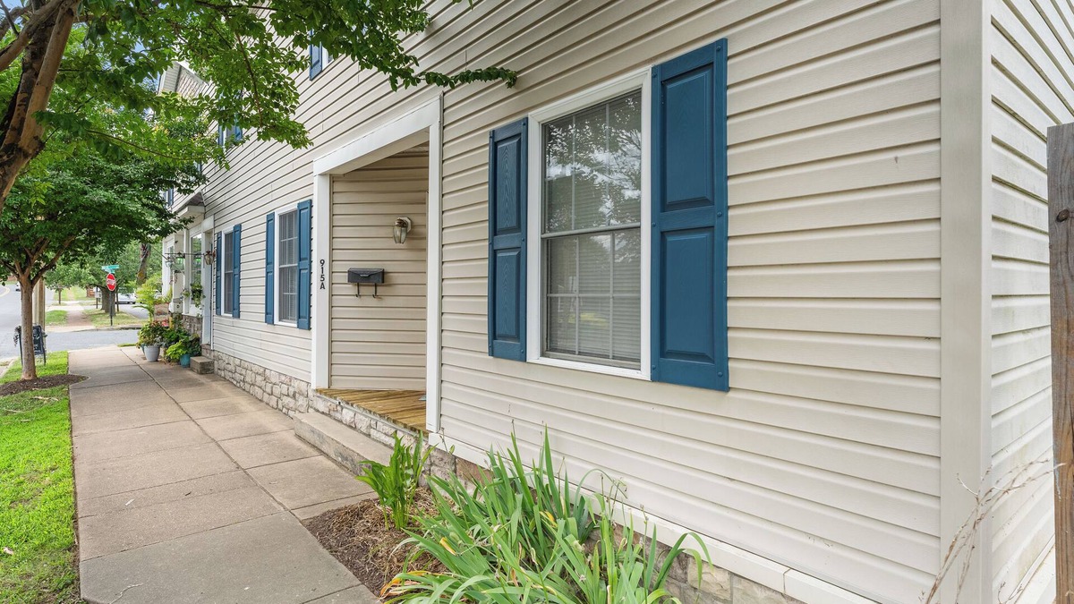 Fredericksburg Apartment | Affordable 2BR/1BA, Walk to Mary Washington, No Cleaning Fee, Pet-Friendly!