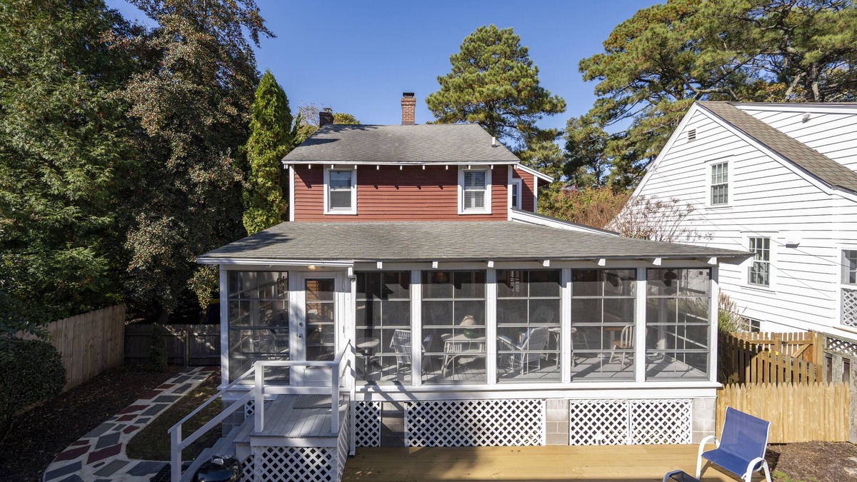The Pines House | AFFORDABLE 5 BR OCEANBLOCK IN THE PINES- 24 Park Av, Rehoboth Bch