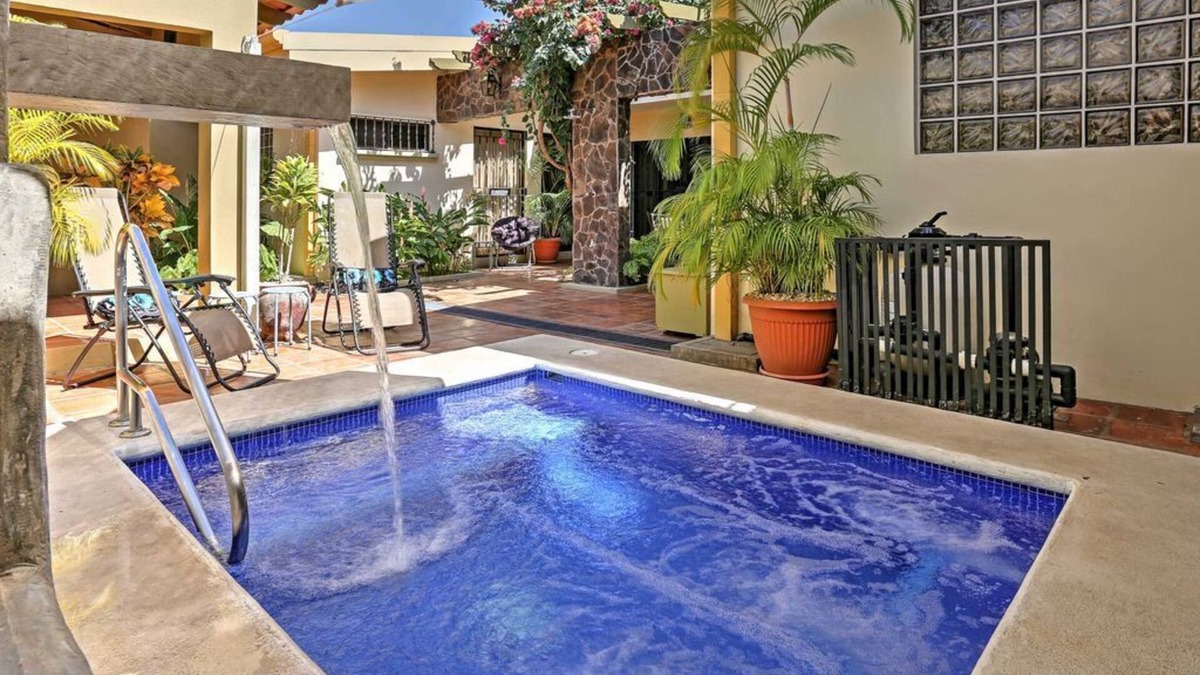 Puntarenas Villa | Affordable 5 star Villa - Steps from the Beach - Breakfast included