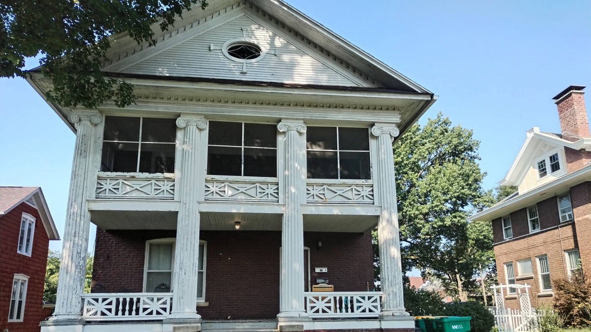 Galesburg Apartment | Affordable Accommodation, few minutes from US Postal Office, Main Street