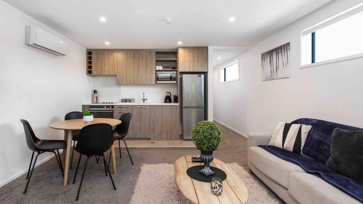 Addington Apartment | Affordable Apartment Hagley Park Super Fast Wifi