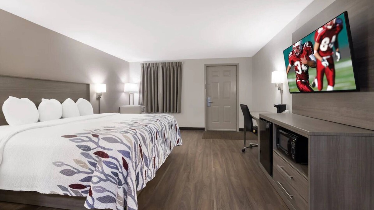 Weedsport House | Affordable Comfort in Weedsport! Pets Allowed, FREE Parking and Breakfast