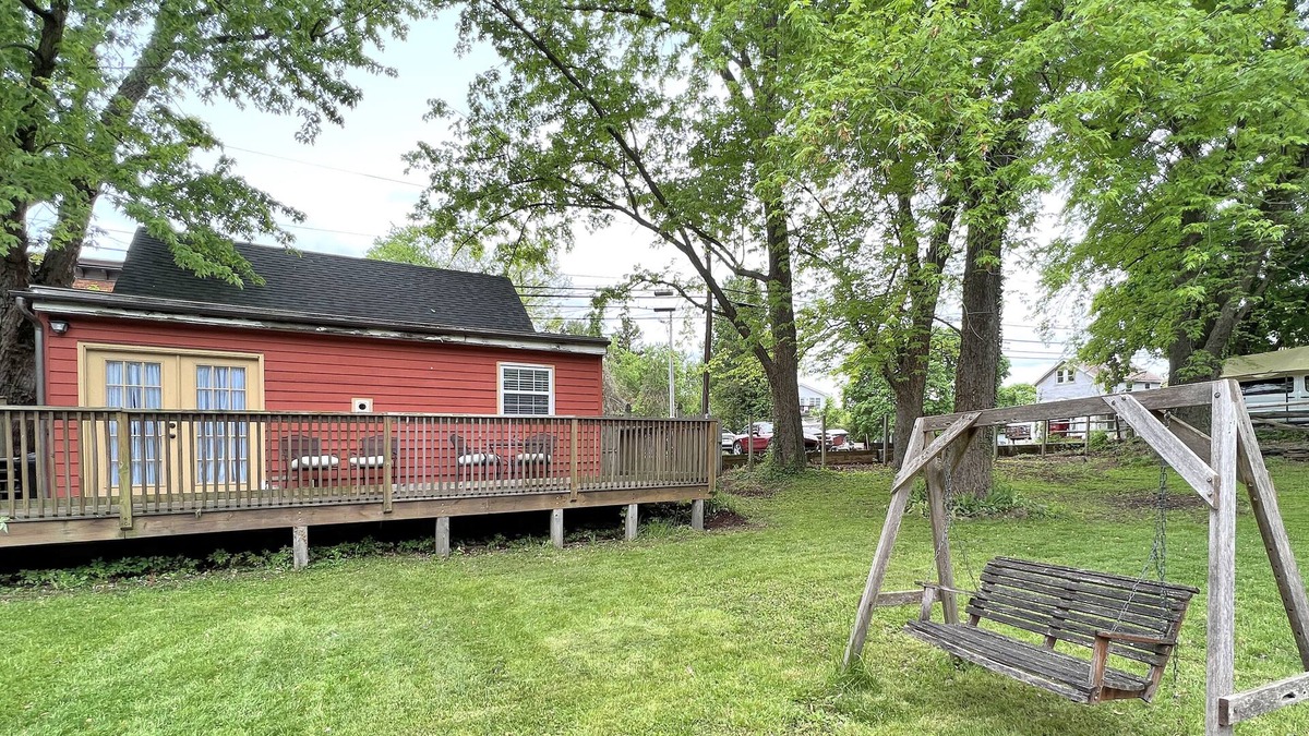 Bolivar Cottage | Affordable comfy cottage. Pet-friendly!