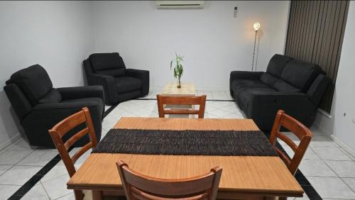 Beckenham House | Affordable & cosy, close to train station, CBD & Airport