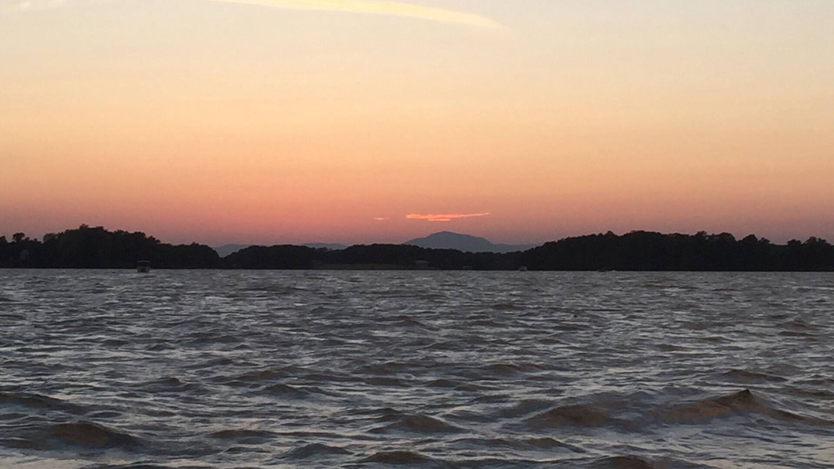 Penhook Cottage | Affordable Cottage in a Quiet Cove on Beautiful Smith Mountain Lake.