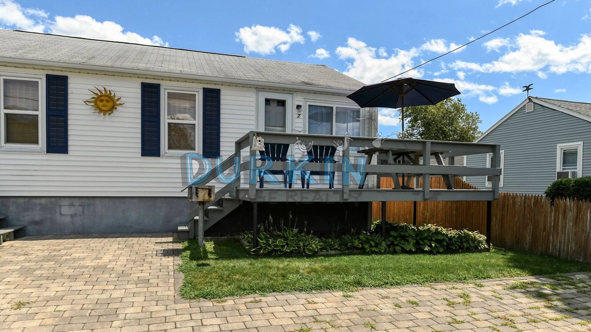 Narragansett House | Affordable Duplex, Close to Beach, Spacious Deck