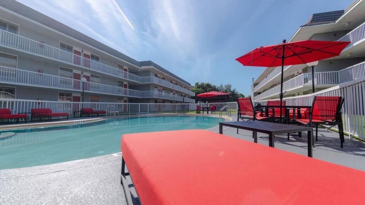Ocala Apartment | Affordable Getaway! 2 Relaxing Units with Free Parking & Breakfast, Onsite Pool!