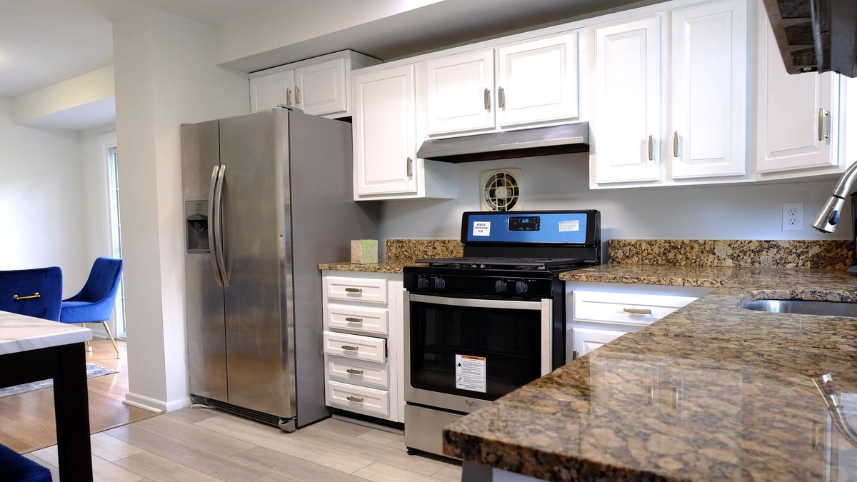 Vienna House | Affordable home - Minutes away to DC by metro