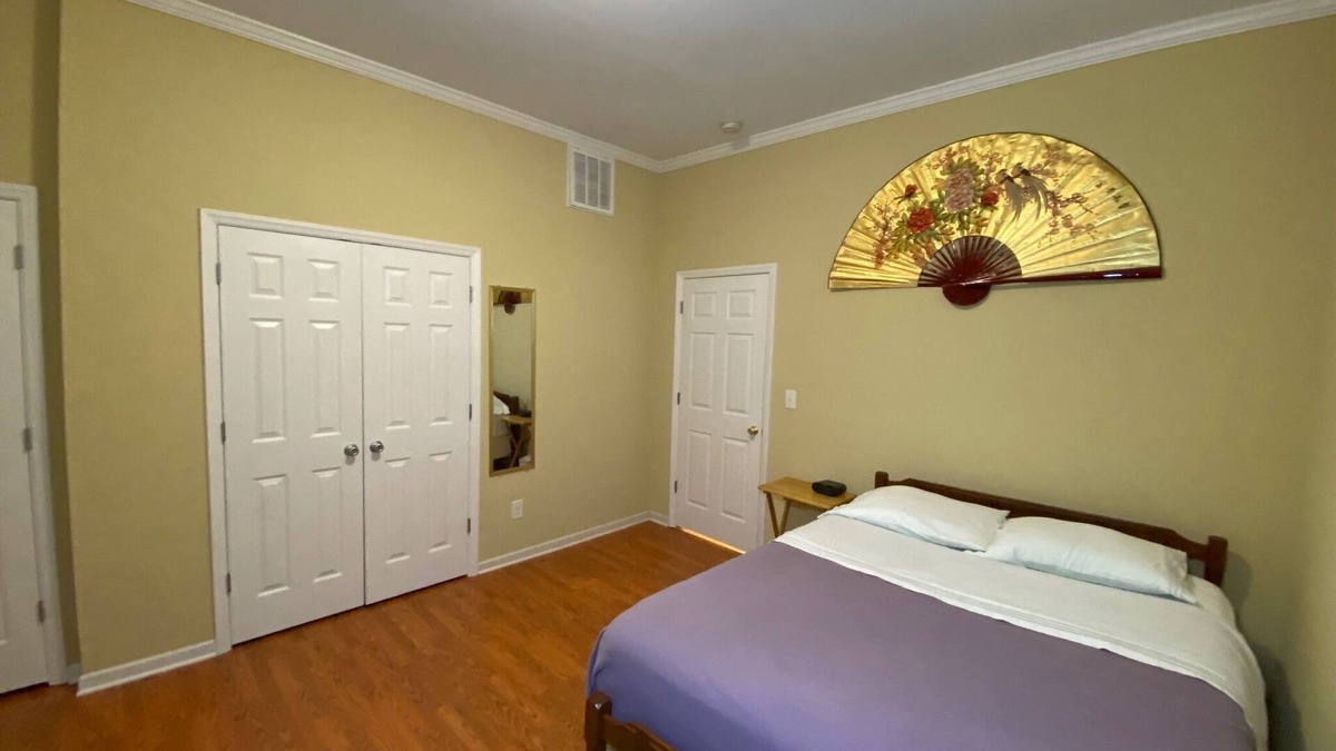 Roxboro House | Affordable house with comfy bed.