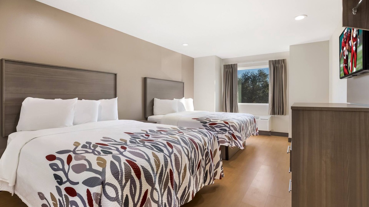 Sulphur Hotel | Affordable Lodging for Every Traveler! FREE Onsite Parking, Pets Allowed!