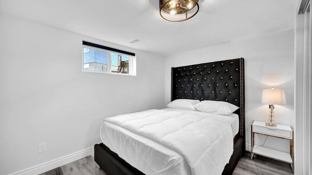 Brampton Apartment | Affordable Luxury 20min from YYZ in Brampton