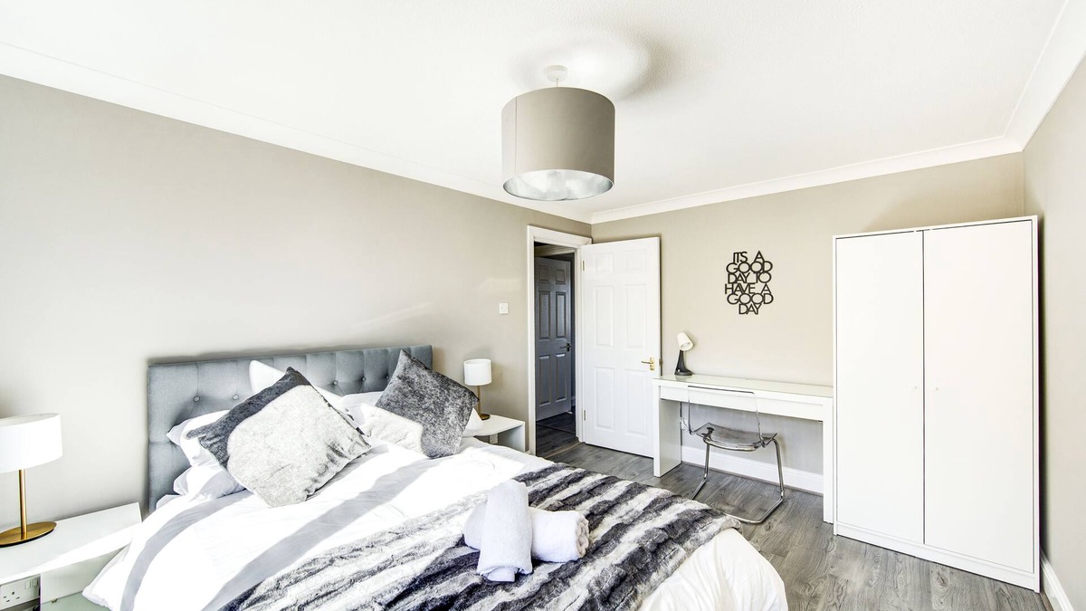 Island Gardens Apartment | Affordable Luxury Isle of Dogs Apartment - 10 Mins From Canary Wharf