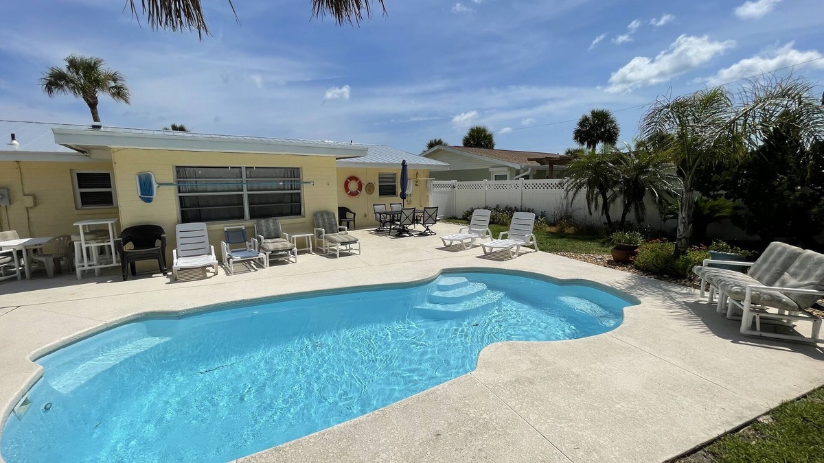 Aqua Vista Circles House | Affordable Pool & Beach Cottage, Second Home from Beach, 400 feet to the beach