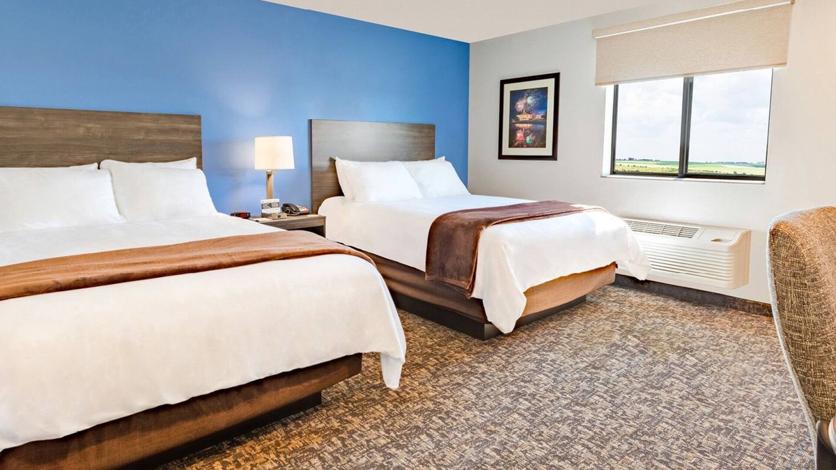 Wilkes East Hotel | Affordable Room with Full Kitchen and Close to Oaks Amusement Park