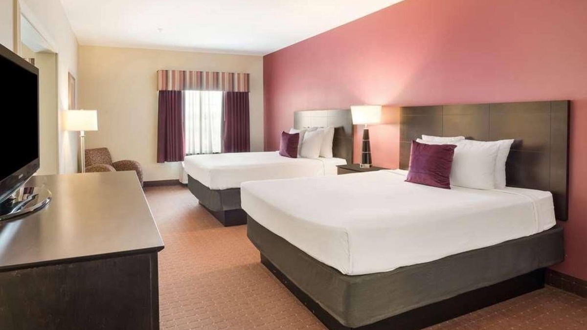 Saint Landry Hotel | Affordable Stay at Knights Inn Bunkie! Pool, Free Parking, Free Breakfast