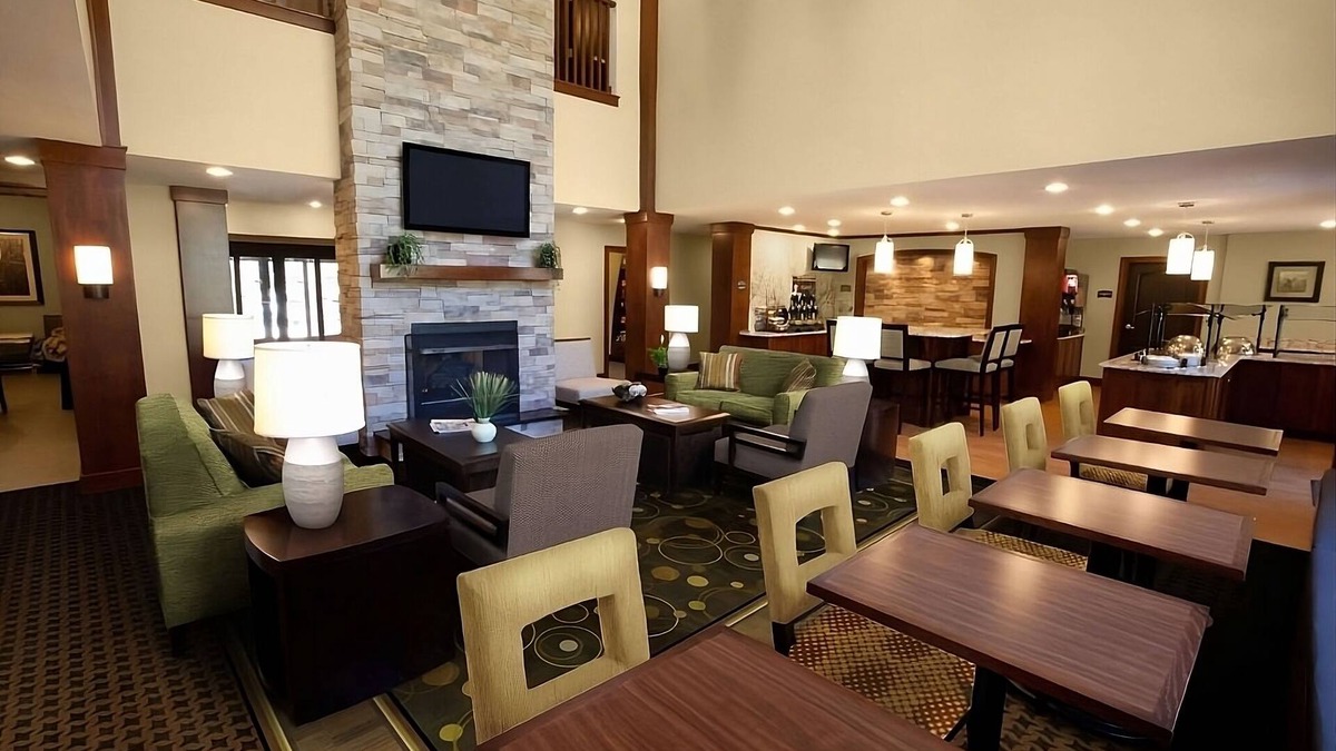 Las Colinas Resort | Affordable Stay Close to Texas Lottery Plaza! FREE Breakfast, Pets Allowed!