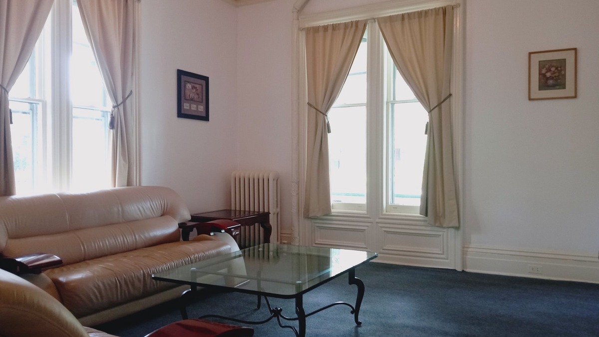 Plainfield Apartment | AFFORDABLE SUITE IN MINI MANION NEAR PUBLIC TRANSPORTATION AND SHOPPING DISTRIC
