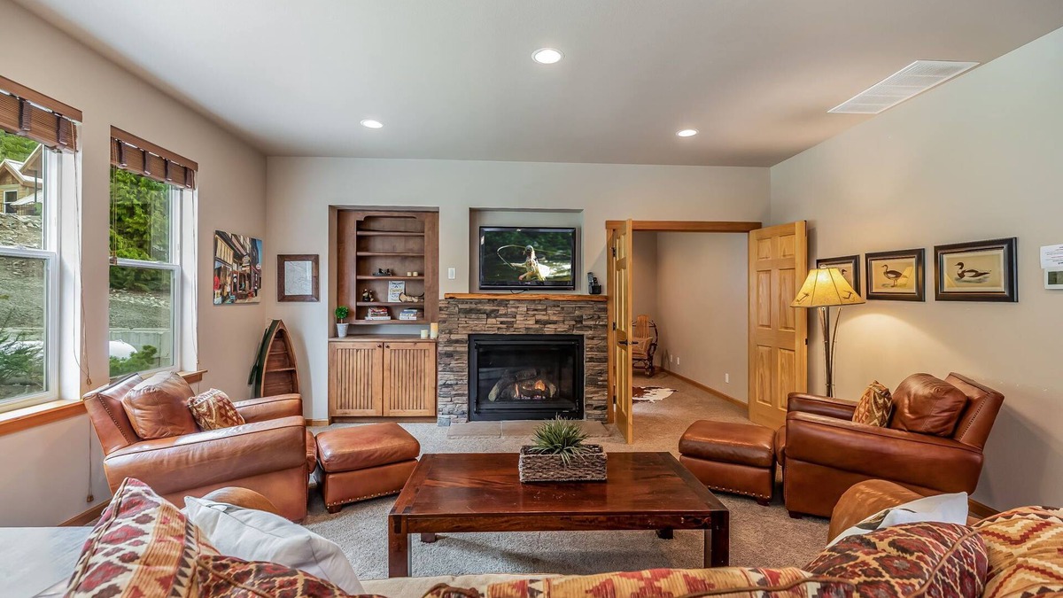 Cle Elum House | Affordable-Two Homes-Private-Stunning Views+PetsOk-Summer Special 4+Nts