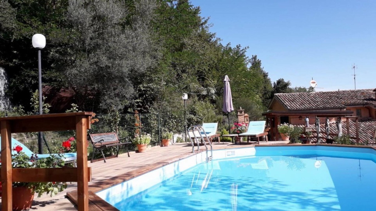 Sarnano House | Affordable villa with private semi-sunken pool and garden near Sarnano