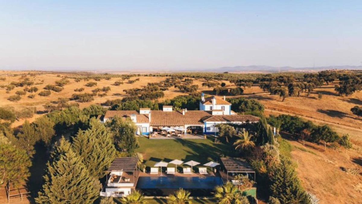 Moura House | Africa Room
