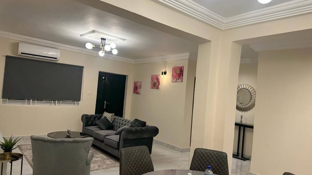 Freetown Apartment | After 5 Apartment 2, 3 spacious en-suite bedrooms